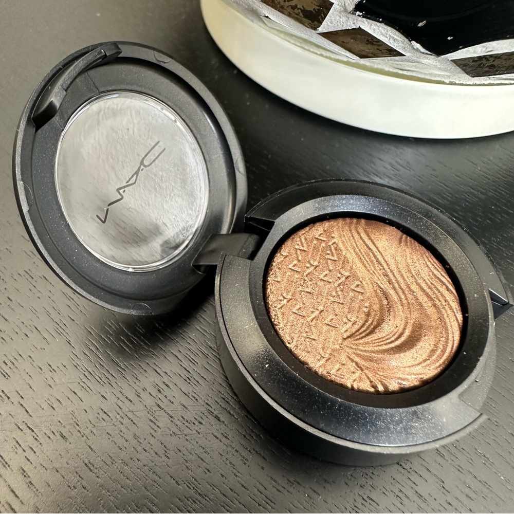 NWOT MAC HAVANA Extra Dimension Eyeshadow
